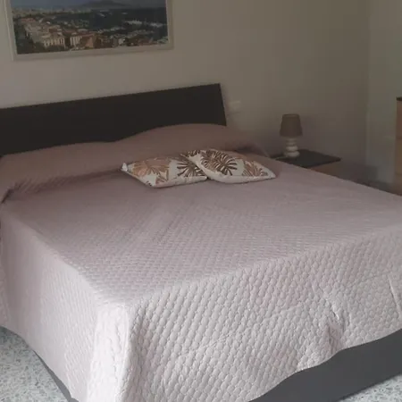 The Middle House Holiday home