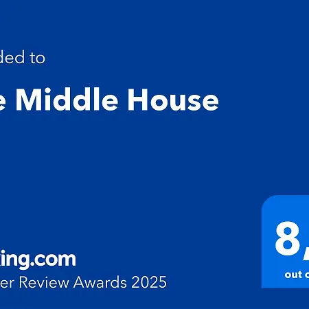 The Middle House Holiday home